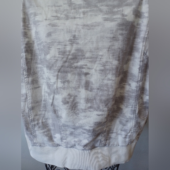 Athleta Cream and Gray Patterned Sweatshirt - Picture 8 of 9